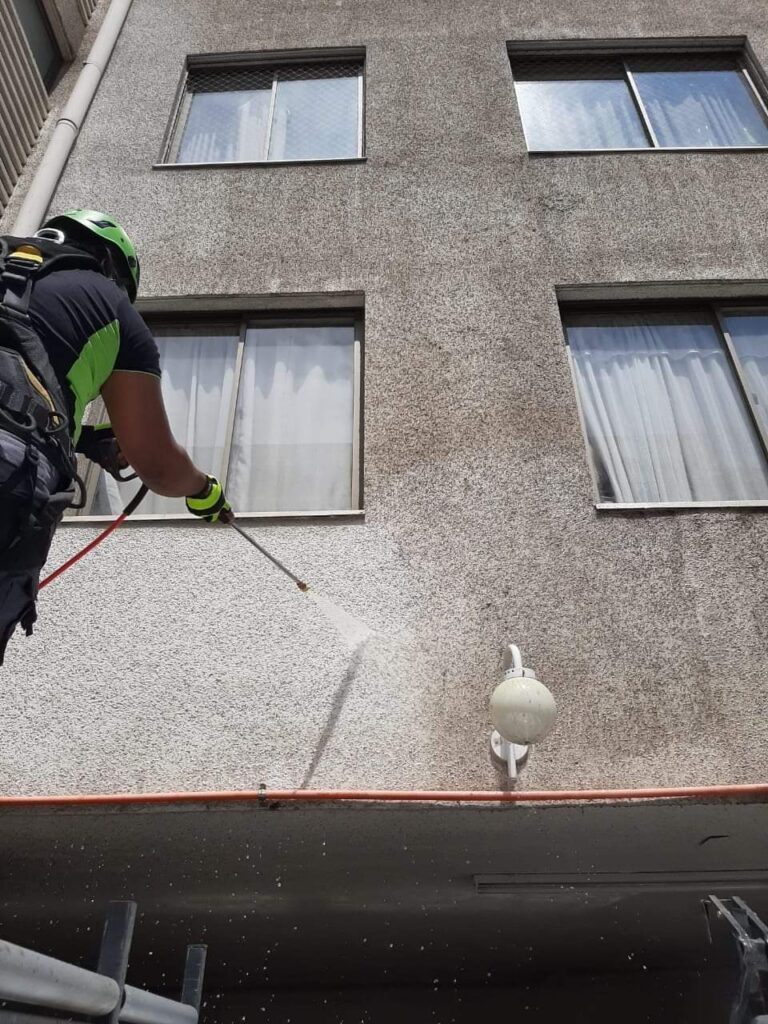 HIDROLAVADO de fachadas trabajo en altura
